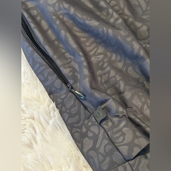 Lululemon Departure Top in Petal Camo Embossed Black Size 4 - Picture 7 of 11